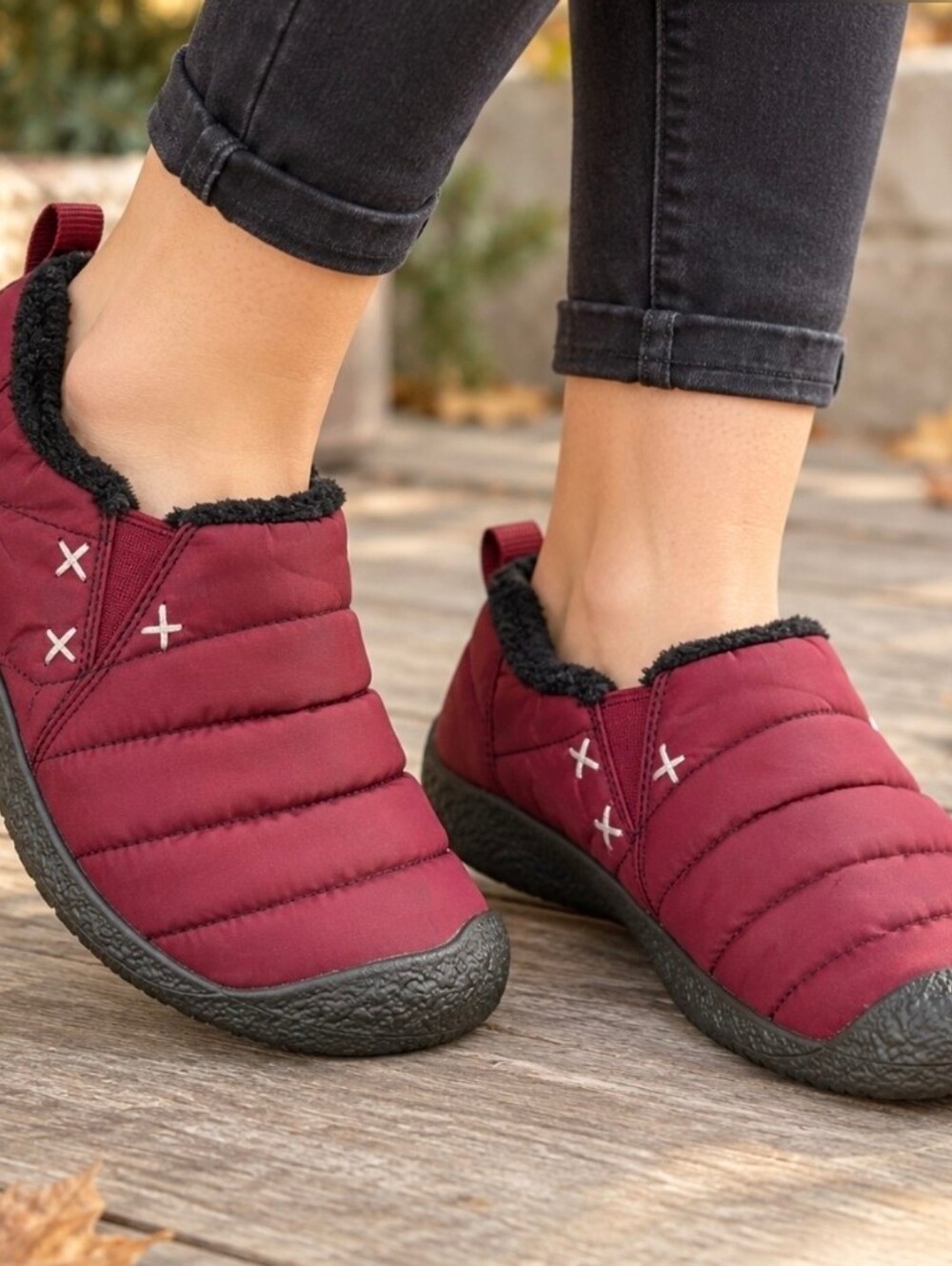 KEEN Burgundy Quilted Puffer Slip-On Shoes Fleece Lined Cozy Winter
